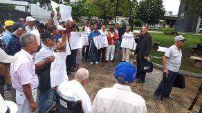 Jubilados exigen acelerar discusión de proyecto que busca aumentar las pensiones