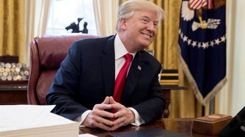 Trump organiza un concurso para coronar al rey de las noticias falsas