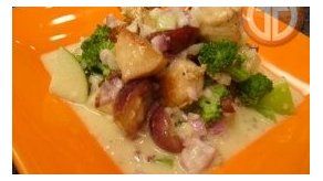 Ensalsa de brócoli con frutas y vinagreta de maracuyá