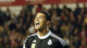 Un Barça a medio gas golea al Almería y Real Madrid sufre ante el Rayo