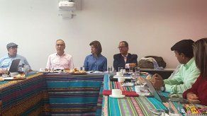Canciller colombiana participa en contactos preliminares con guerrilla ELN