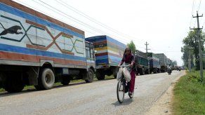 Nepal restringe uso de vehículos ante escasez de combustible Nepal restringe uso de vehículos ante escasez de combustible