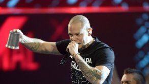 {alttext(,Calle 13 causa revuelo con #TodosSomosAyotzinapa en Grammy Latino)}