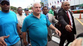 Nueve de 25 diputados del CD firman apoyo a Martinelli