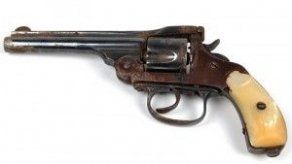 Mexicanos descargan malamores en museo