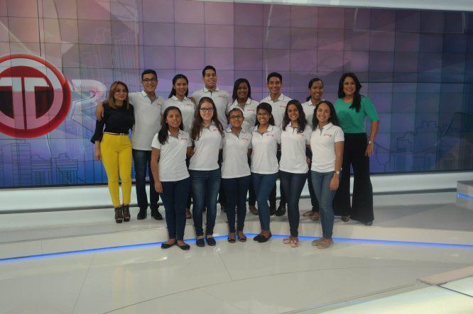 Finalistas del Concurso Nacional de Oratoria realizan recorrido en Medcom