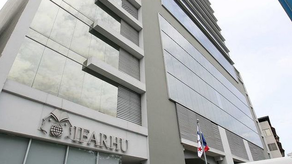 La comisión que se establece a través de la resolución del Ifarhu la integrarán el Departamento de PASE-U, la Dirección de Tecnología Informática, Asesoría Legal, la Dirección de Finanzas y la Dirección de Becas. La comisión que se establece a través de la resolución del Ifarhu la integrarán el Departamento de PASE-U, la Dirección de Tecnología Informática, Asesoría Legal, la Dirección de Finanzas y la Dirección de Becas.