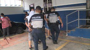 Capturan a tres sujetos que intentaron manipular cajero en Calle 50 Capturan a tres sujetos que intentaron manipular cajero en Calle 50