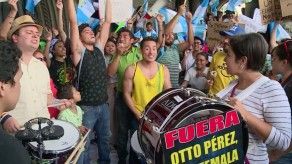 Guatemaltecos piden renuncia del presidente Pérez Molina