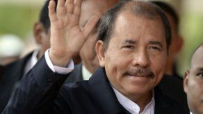 Ortega reaparece en público y desmiente rumores de muerte