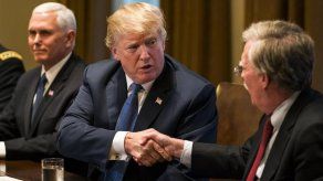Trump dice que es más duro que John Bolton respecto a Venezuela y Cuba