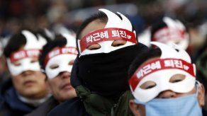 Miles marchan en nuevas protestas contra gobierno en Seúl