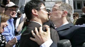 Fallo judicial admite matrimonio gay en California