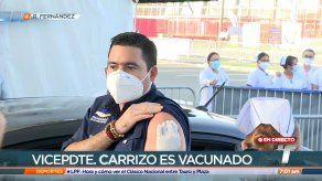 Vicepresidente Carrizo primer voluntario en aplicarse la dosis de AstraZeneca