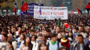 Estudiantes chilenos exigen condonación de la deuda universitaria
