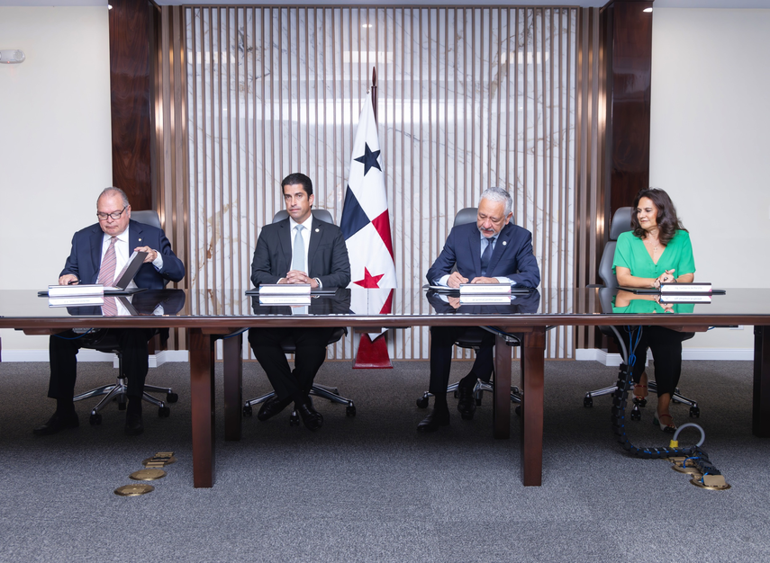Autoridades del Canal de Panamá y del MOP firman acuerdo de mantenimiento.&nbsp;