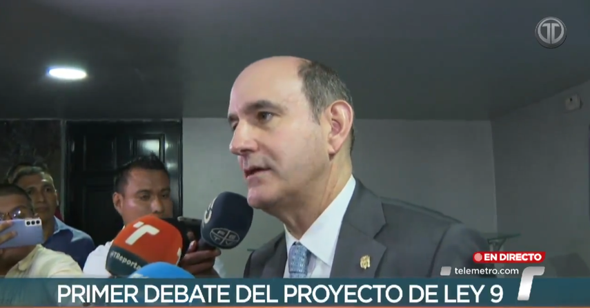 Ministro Felipe Chapman afirma que proyecto de ley no busca controlar el presupuesto del Estado.