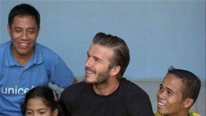 Beckham visita a niños abusados en Manila