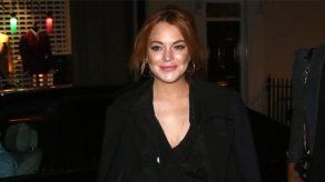 Lindsay Lohan corre semidesnuda por unos grandes almacenes