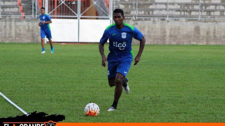Duelo de panameños en El Salvador suspendido por disputa con la FESFUT