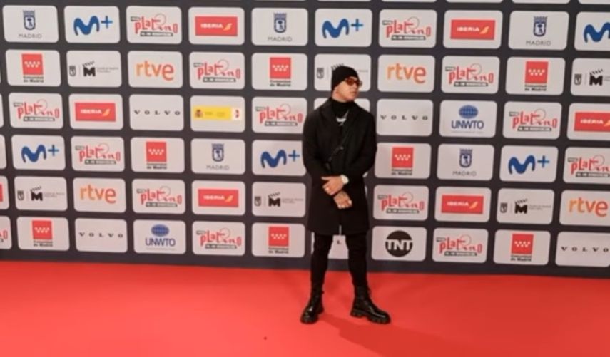 Boza se luce en la alfombra roja de los Premios Platino en España