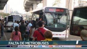 Usuarios esperan hasta una hora para abordar los buses en San Miguelito