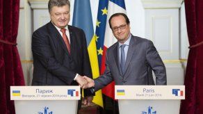 Hollande garantiza a Poroshenko el mantenimiento de las sanciones a Rusia
