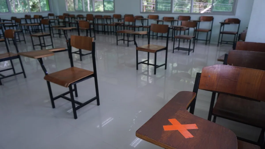 MEDUCA salones de clases vacíos