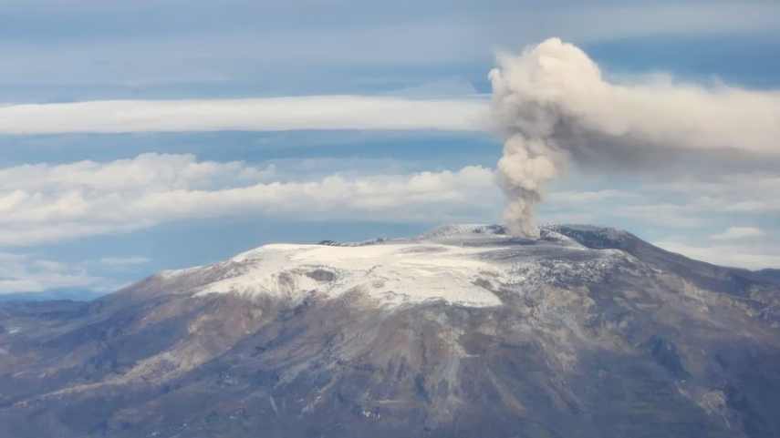 Volcán colombiano Nevado del Ruiz amenaza con hacer erupción