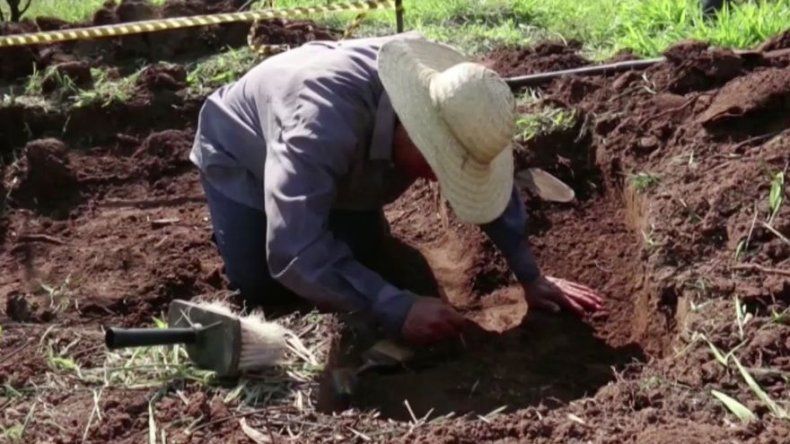 Fosa clandestina revela huesos de presunto desaparecido dictadura paraguaya