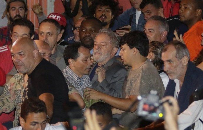 Corte suprema de Brasil puede discutir esta semana medida que liberaría a Lula