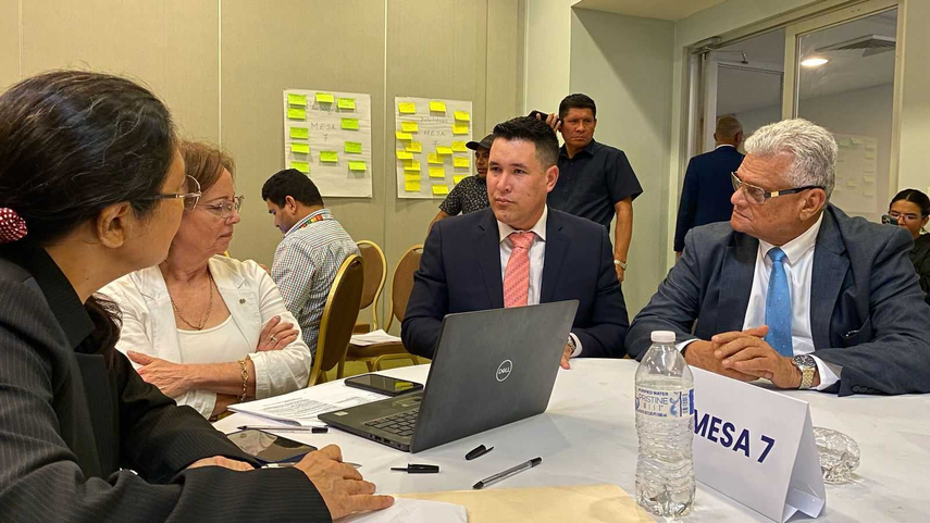 Alcaldes y representantes proponen una modificación en la nueva ley de descentralización.