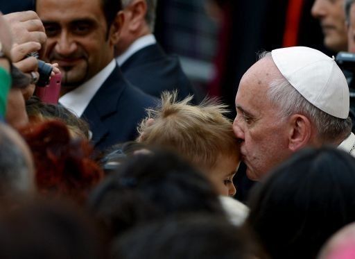 El papa aconseja a madres no planchen para sus hijos y así se casarán
