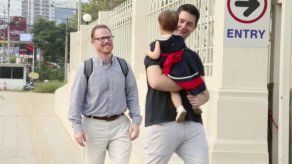 Tailandia: Pareja gay logra custodia de bebé madre subrogada