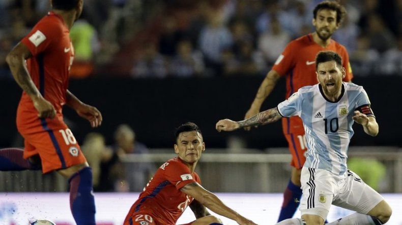 Chile, con Vidal, busca recuperar posiciones ante Venezuela