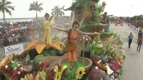 Personajes de Disney se tomaron la Cinta Costera en desfile de Navidad