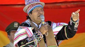 Evo Morales gana por hora menos que un albañil