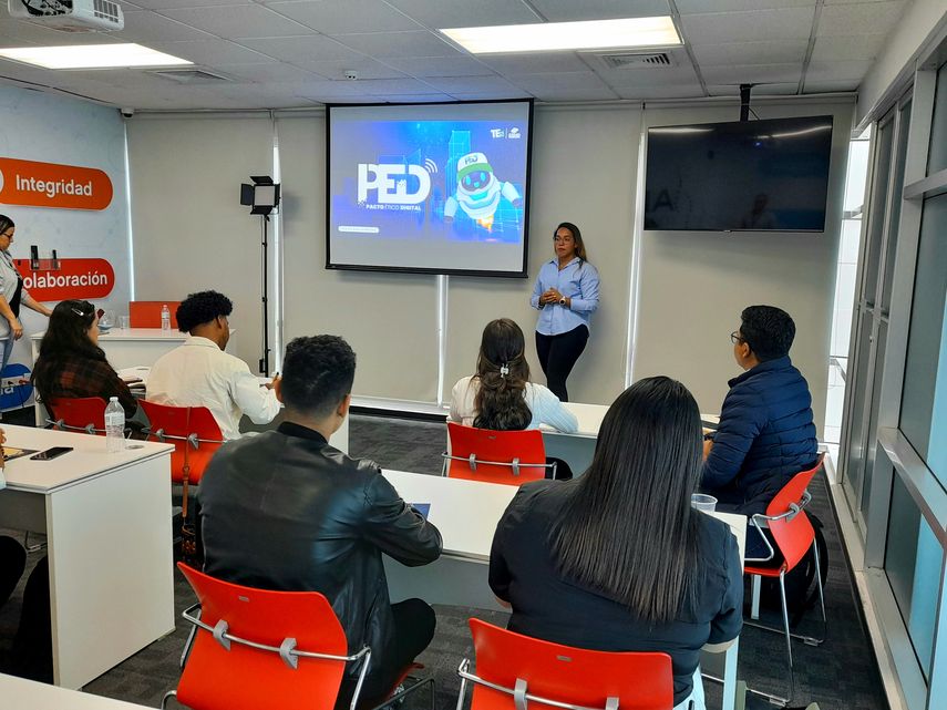 Participantes de Creadores de la Patria tuvieron una jornada de enseñanza en Medcom. Participantes de Creadores de la Patria tuvieron una jornada de enseñanza en Medcom.