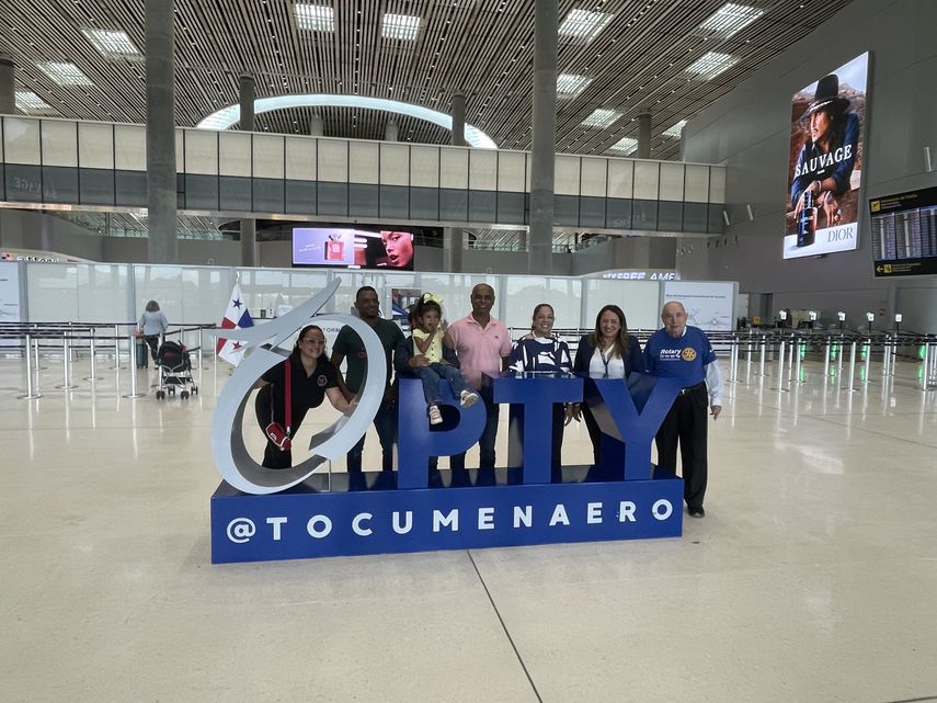 La peque&ntilde;a viaj&oacute; acompa&ntilde;ada de su madre. Ella y su esposo H&eacute;ctor Cerrud, expresaron profunda gratitud por el apoyo recibido.