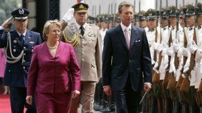 Bachelet: si Chávez tiene antecedentes que los entregue