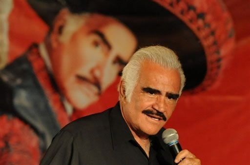 Vicente Fernández canceló sus conciertos en EEUU por operación