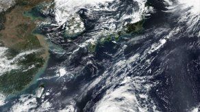El tifón Kong-rey avanza hacia Japón y Corea del Sur