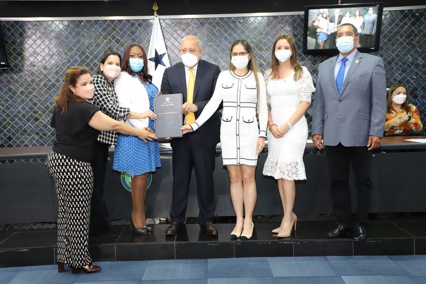 El proyecto de ley sobre protección de los derechos de la niñez y adolescencia fue aprobado en tercer debate.