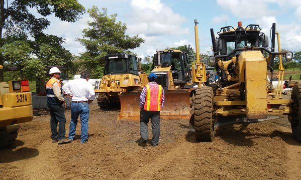 Arosemena inspecciona trabajos en la carretera Agua Fría – Yaviza