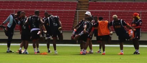 Selección nacional viaja a amistoso en Uruguay