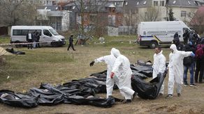 El jefe de la policía nacional, Igor Klimenko, dijo el lunes a la agencia de noticias Interfax-Ucrania que las investigaciones sobre las muertes de más de 12.000 ucranianos incluían algunos encontrados en fosas comunes.