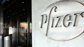 La vacuna, hasta ahora, solamente se ha aprobado para personas de más de 16 años.