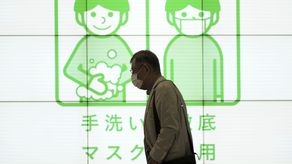 La enfermedad se expande con más facilidad en invierno, cuando la gente pasa más tiempo en interiores, por lo que se esperan más contagios de COVID.