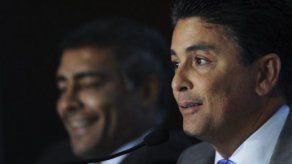 Romario dice que cumple con papel de fiscalizar los gastos en el Mundial