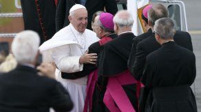 Francisco destaca contribución de mujeres Francisco destaca contribución de mujeres